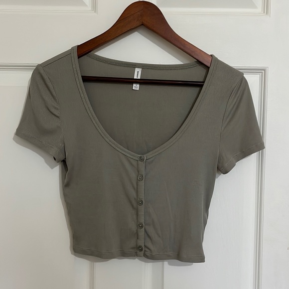 Aritzia Sunday Best Ribbed Cropped Tee - Picture 1 of 5